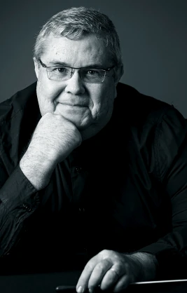 Maestro(a) Moisés Cantos